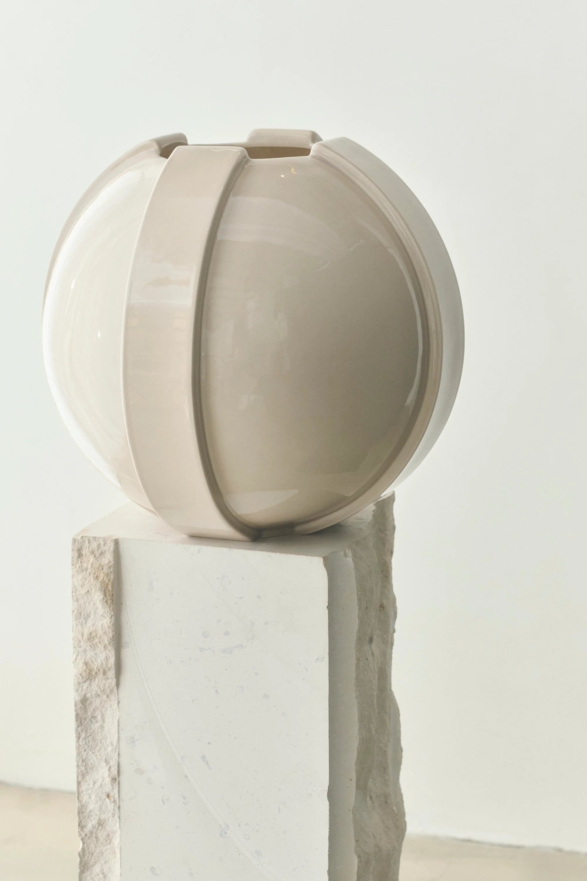 Vinci Vase 02 39cm Ivory