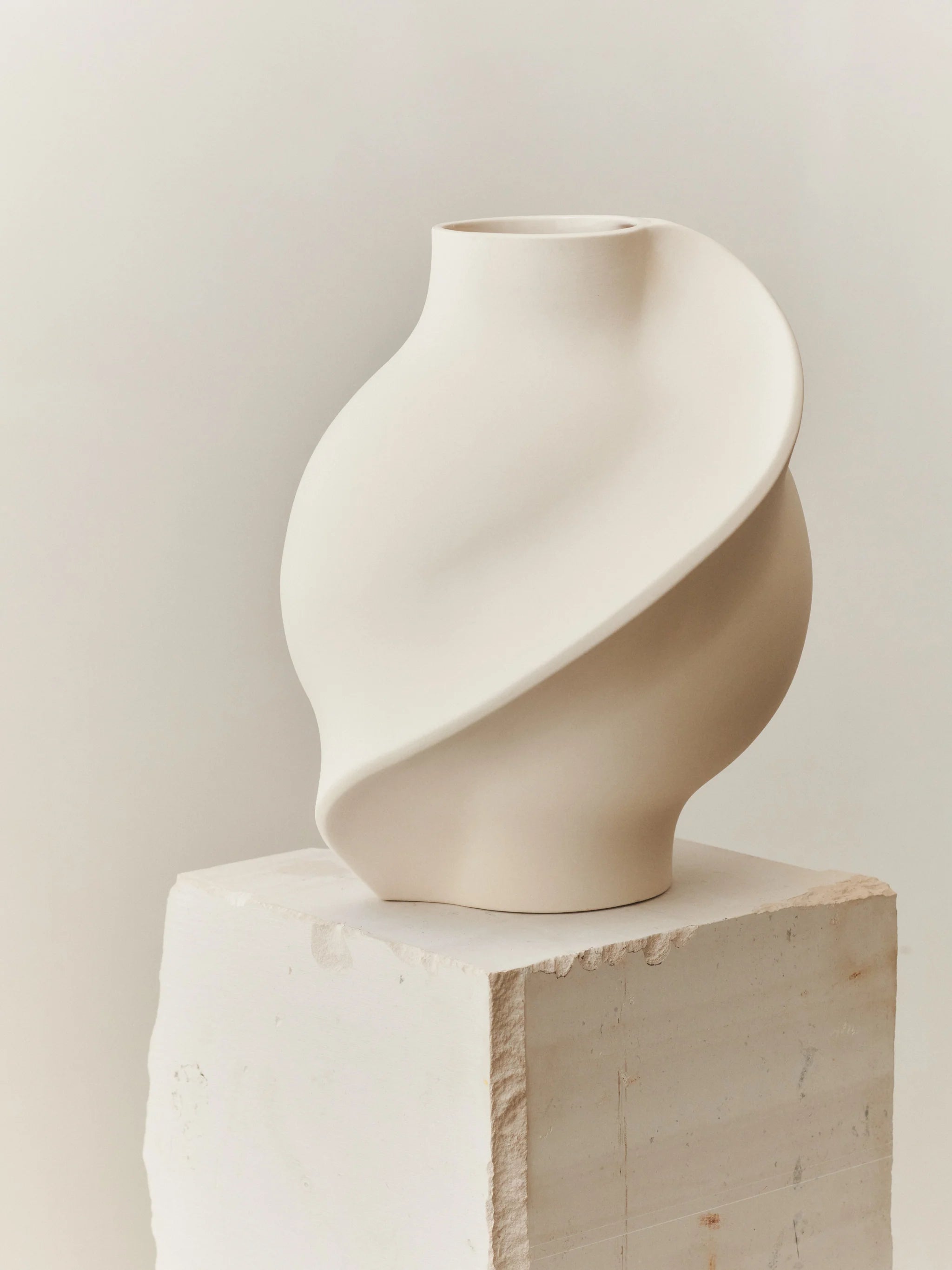 Ceramic Pirout Vase 02 42cm Raw White